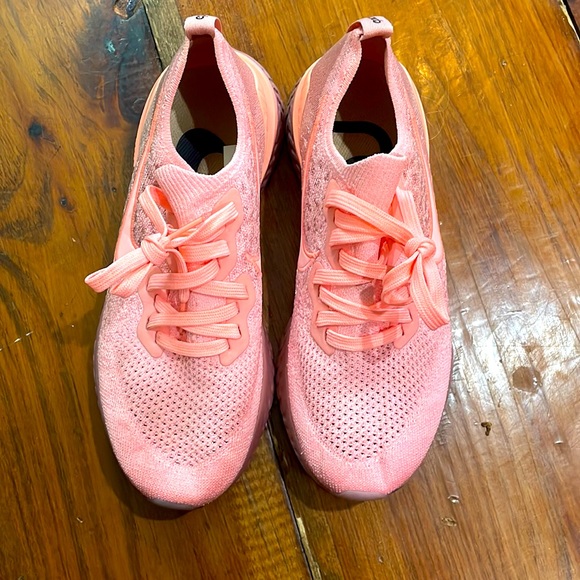 Nike Shoes - Nike flyknit sneakers